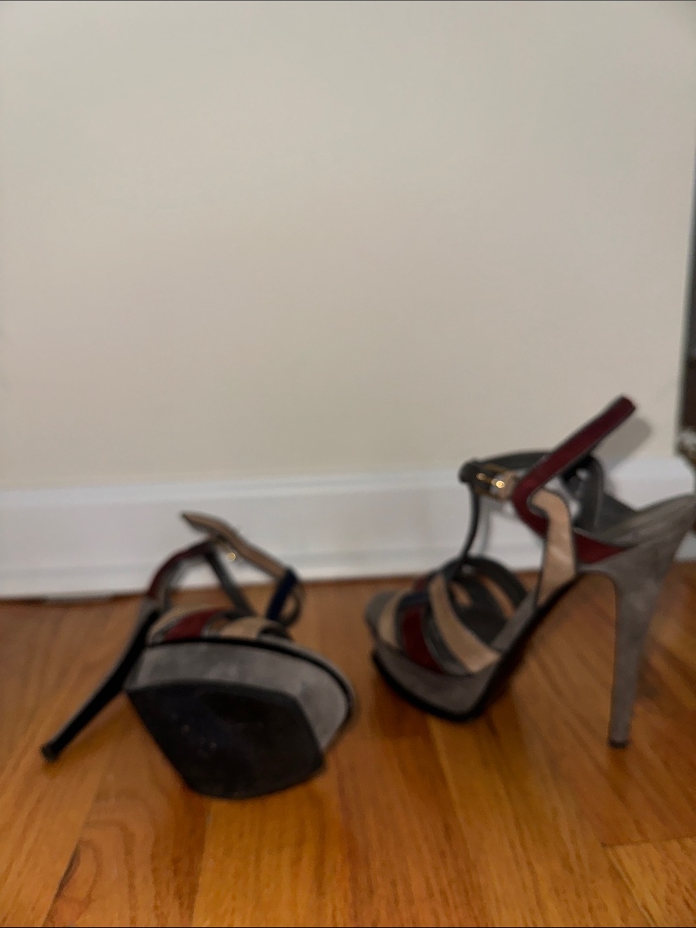 YSL Saint Laurent Suede T-Strap Sandals - Picture 4 of 6